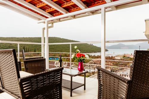 Bigova Sea Views Apartments, Бигово, Черногория