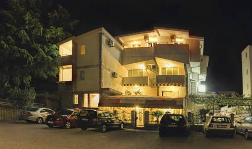 Apartments Kojic, Бар, Черногория